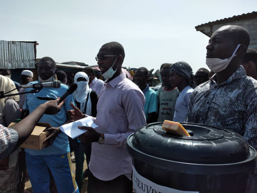 Tchad : à N'Djamena, des garagistes s'imprègnent des mesures barrières. © Malick Mahamat/Alwihda Info