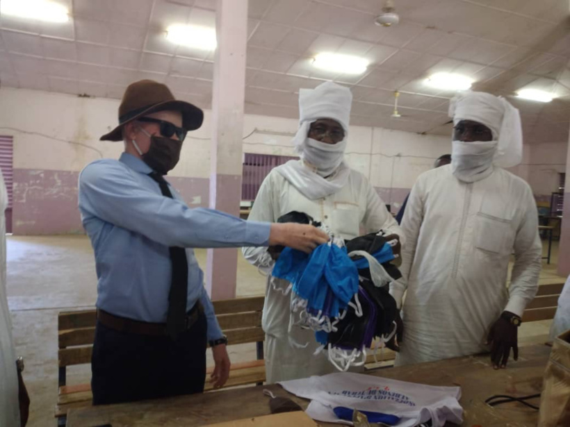 Tchad - Covid-19 : l'association d'appui aux albinos apporte son appui aux établissements Tchad - Covid-19 : l'association d'appui aux albinos apporte son appui aux établissements