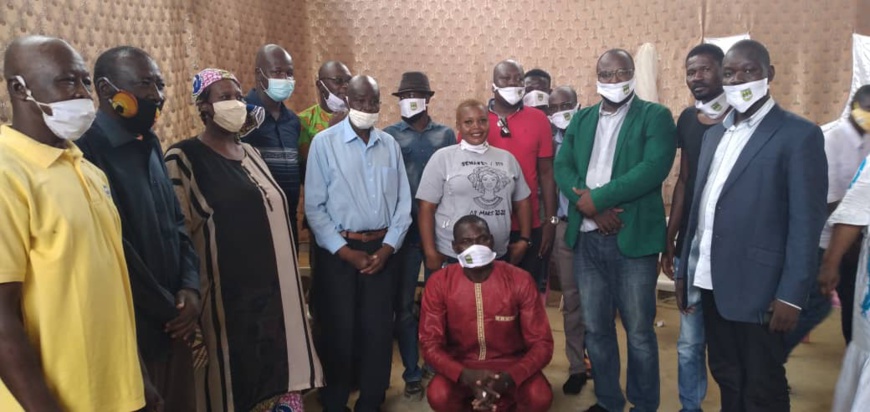 Tchad - Covid-19 : des jeunes d'Ardep Djoumal offrent des cache-nez et kits d'hygiène à N'Djamena Tchad - Covid-19 : des jeunes d'Ardep Djoumal offrent des cache-nez et kits d'hygiène à N'Djamena
