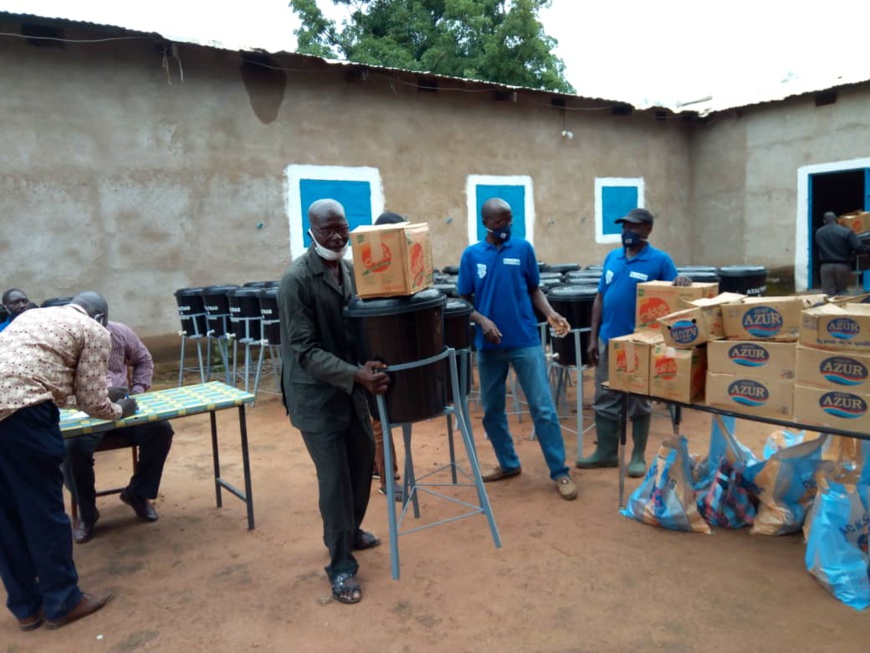 Tchad - Covid 19 : Un important don aux églises évangéliques de Moundou. © Golmem Ali/Alwihda Info Tchad - Covid 19 : Un important don aux églises évangéliques de Moundou. © Golmem Ali/Alwihda Info