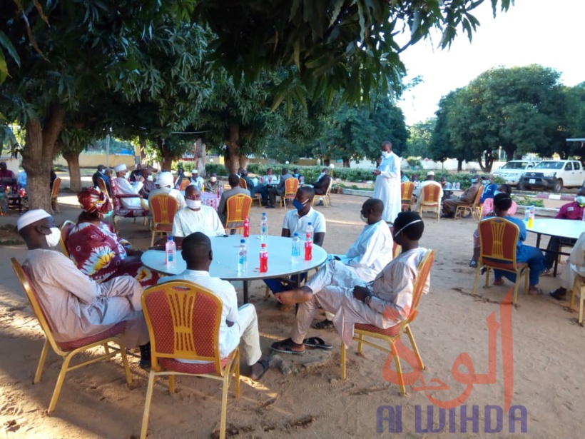 .Tchad : à Moundou, une cérémonie en l’honneur du gouverneur sortant Dago Yacoub © Golmem Ali/Alwihda Info .Tchad : à Moundou, une cérémonie en l’honneur du gouverneur sortant Dago Yacoub © Golmem Ali/Alwihda Info