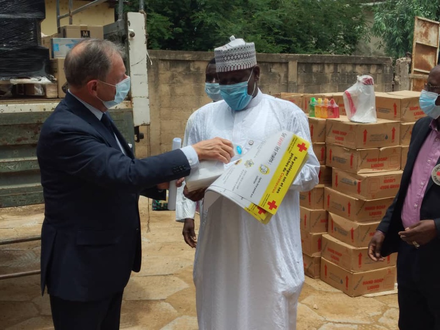 Tchad - Covid-19 : des districts sanitaires de N'Djamena renforcés en équipements Tchad - Covid-19 : des districts sanitaires de N'Djamena renforcés en équipements