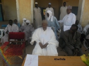 Ahmat Yacoub remet 20 cartons de livres au Lycée Mahamat Yacoub d’Abéché.