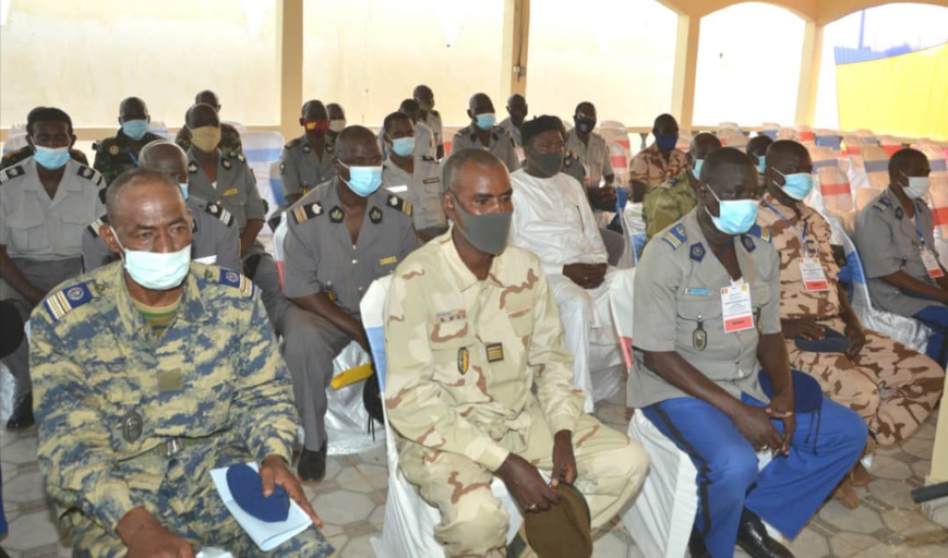 Idriss Déby : "vous êtes les soldats de la République, pas d'un régime (...) Un soldat politisé est un danger" Idriss Déby : "vous êtes les soldats de la République, pas d'un régime (...) Un soldat politisé est un danger"