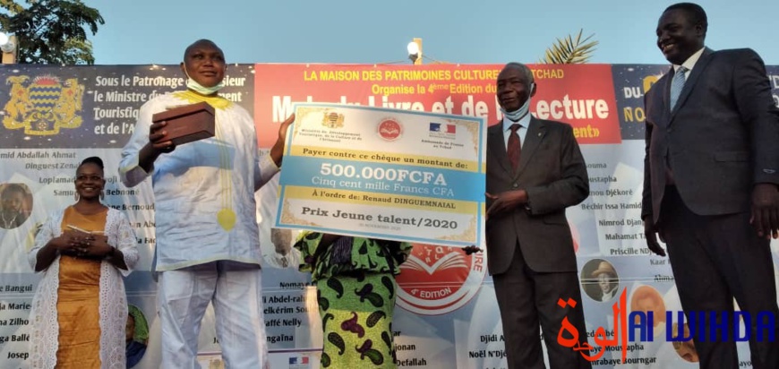 Tchad : grand prix littéraire 2020, Ali Abdel-Rhamane Haggar reçoit la Plume d'or Tchad : grand prix littéraire 2020, Ali Abdel-Rhamane Haggar reçoit la Plume d'or