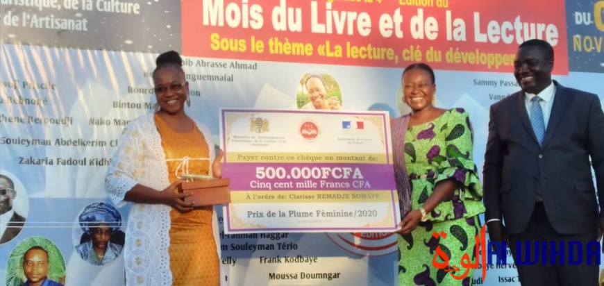 Tchad : grand prix littéraire 2020, Ali Abdel-Rhamane Haggar reçoit la Plume d'or Tchad : grand prix littéraire 2020, Ali Abdel-Rhamane Haggar reçoit la Plume d'or