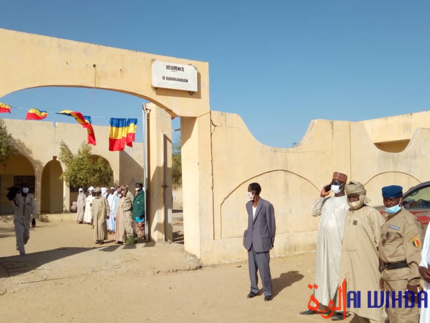 Tchad : le nouveau préfet d'Abougoudam installé au Ouaddaï. © Abba Issa/Alwihda Info Tchad : le nouveau préfet d'Abougoudam installé au Ouaddaï. © Abba Issa/Alwihda Info