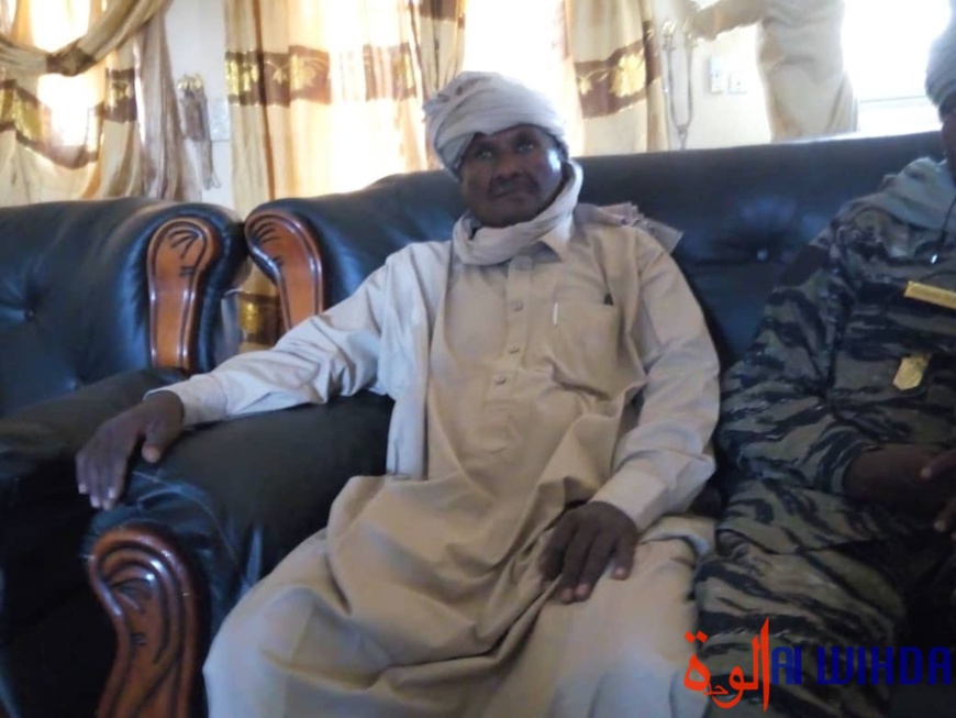 Tchad : le nouveau préfet d'Abougoudam installé au Ouaddaï. © Abba Issa/Alwihda Info Tchad : le nouveau préfet d'Abougoudam installé au Ouaddaï. © Abba Issa/Alwihda Info