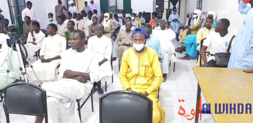 Tchad : l'ADETIC offre des tablettes numériques à des jeunes de la ville de Bol Tchad : l'ADETIC offre des tablettes numériques à des jeunes de la ville de Bol