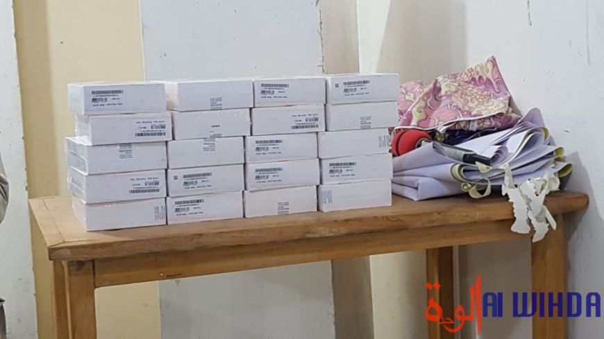 Tchad : l'ADETIC offre des tablettes numériques à des jeunes de la ville de Bol Tchad : l'ADETIC offre des tablettes numériques à des jeunes de la ville de Bol