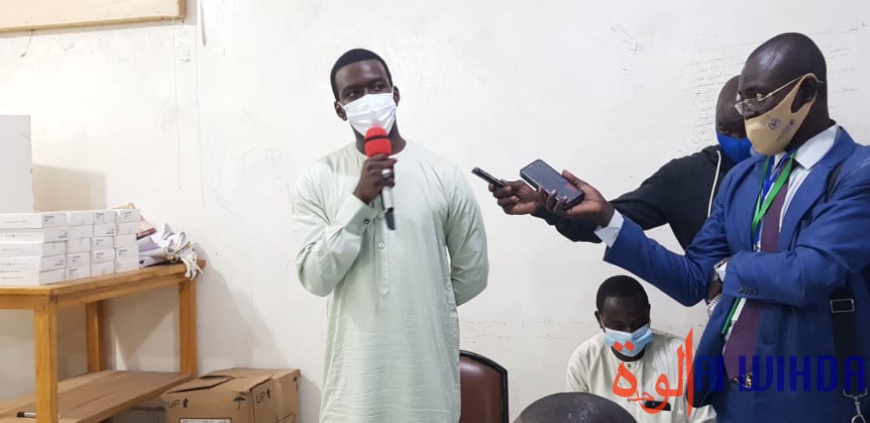 Tchad : l'ADETIC offre des tablettes numériques à des jeunes de la ville de Bol Tchad : l'ADETIC offre des tablettes numériques à des jeunes de la ville de Bol