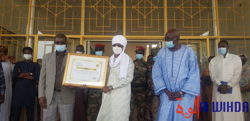 Tchad : le personnel des douanes honore son directeur général Tchad : le personnel des douanes honore son directeur général