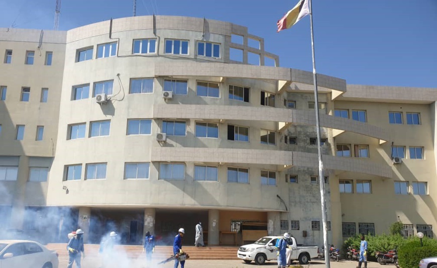 Tchad : L’entreprise Vitre Claire désinfecte le ministère de la Justice contre le Covid-19 Tchad : L’entreprise Vitre Claire désinfecte le ministère de la Justice contre le Covid-19