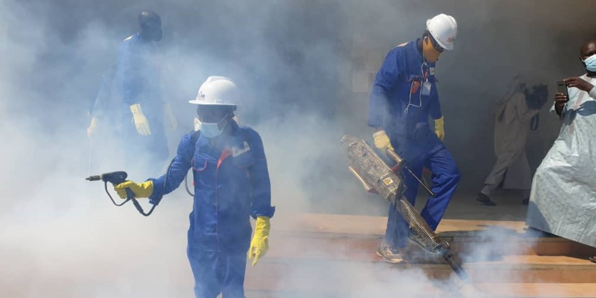 Tchad : L’entreprise Vitre Claire désinfecte le ministère de la Justice contre le Covid-19 Tchad : L’entreprise Vitre Claire désinfecte le ministère de la Justice contre le Covid-19