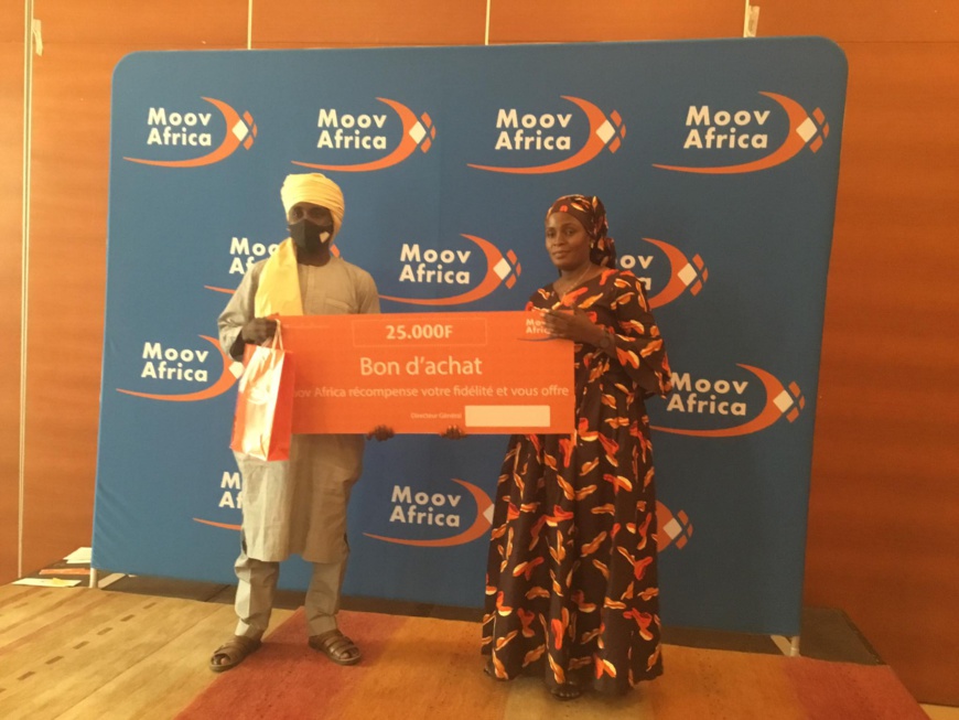 Remise de cadeaux aux anciens clients : Moov Africa récompense sa fidèle clientèle Remise de cadeaux aux anciens clients : Moov Africa récompense sa fidèle clientèle