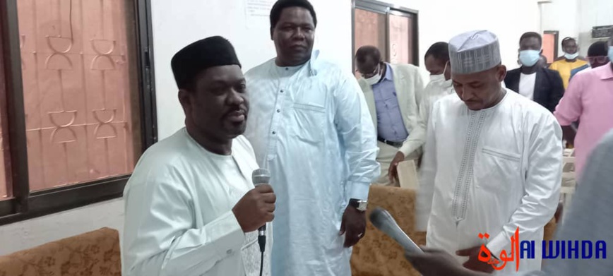 "La marche du développement du Tchad, c'est nous qui l'avons implémenté" (Hassan Sylla) "La marche du développement du Tchad, c'est nous qui l'avons implémenté" (Hassan Sylla)