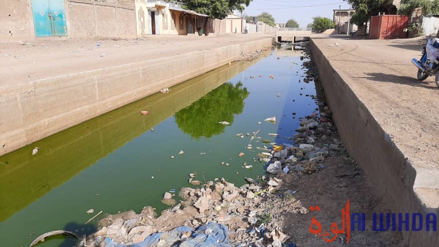 Tchad : Les caniveaux transformés en dépotoirs d’ordures à N'Djamena Tchad : Les caniveaux transformés en dépotoirs d’ordures à N'Djamena
