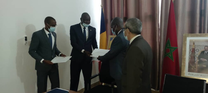 Tchad : l’ambassade du Maroc honore deux inspecteurs des douanes formés à Benslimane Tchad : l’ambassade du Maroc honore deux inspecteurs des douanes formés à Benslimane