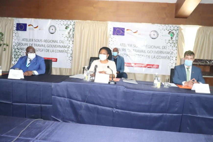 La ministre Rosalie Matondo ( au milieu) à l’ouverture des travaux La ministre Rosalie Matondo ( au milieu) à l’ouverture des travaux