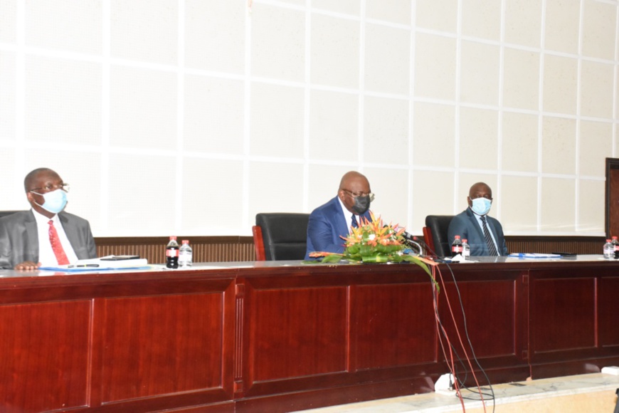 Le ministre congolais Bruno Jean Richard Itoua au cours de l'échance avec les pétroliers