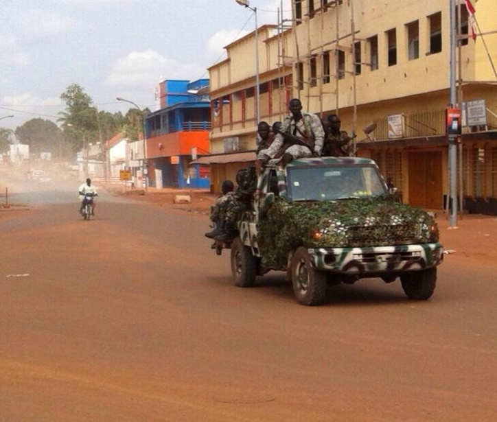Des ex-Séléka patrouillent dans Bangui, ce matin. Crédit photo : Peggy Bruguière. Des ex-Séléka patrouillent dans Bangui, ce matin. Crédit photo : Peggy Bruguière.