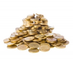 Tas de pièces de monnaie. Les richesses et le bien-être de concept. Isolé sur un fond blanc. Crédit photo : 123rf.com