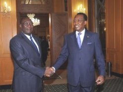 Michel Djotodia (gauche) et Idriss Déby (droite) au Palais Présidentiel. N'Djamena. Michel Djotodia (gauche) et Idriss Déby (droite) au Palais Présidentiel. N'Djamena.
