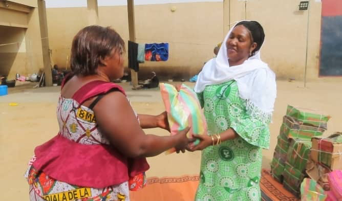 Tchad : les femmes du ministère des Infrastructures assistent les détenues de Klessoum