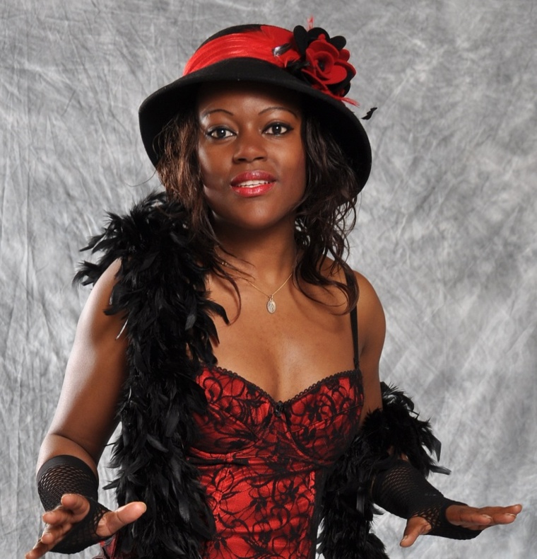 Théâtre : La comédienne Grace Youlou brille sur scène à Paris Théâtre : La comédienne Grace Youlou brille sur scène à Paris