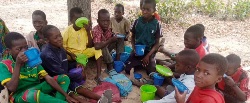 Elèves à l'heure du repas. © DR Elèves à l'heure du repas. © DR