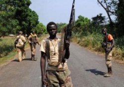 Des Anti-Balles AK bloquent une route. Crédit photo : Sources