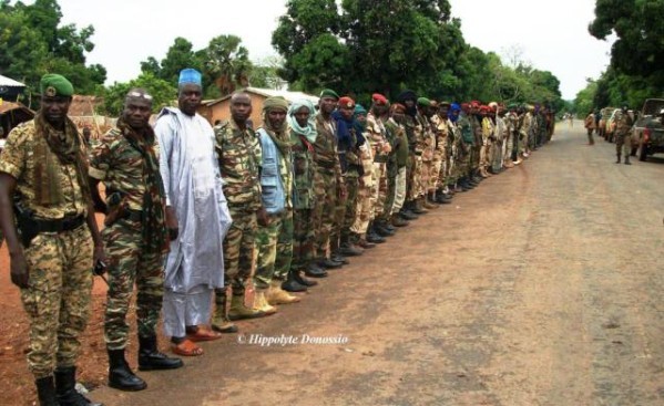 Des combattants de la Séléka à Sibut. Photo : Hippolyte Donossio