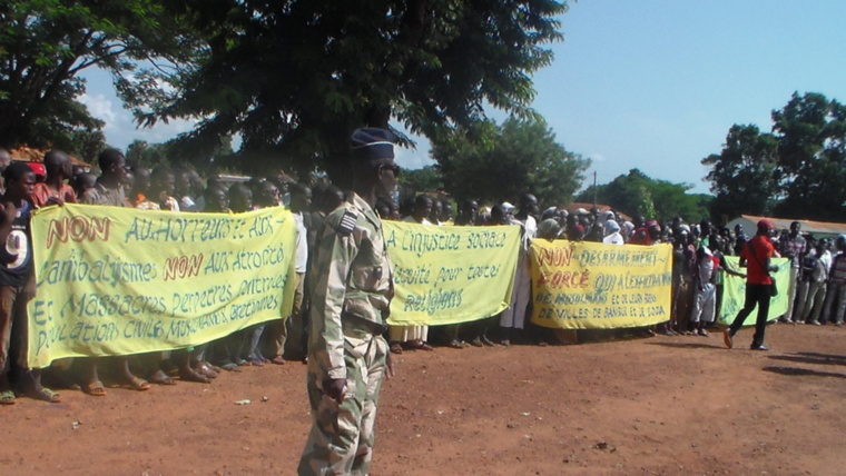 Pistes possibles de résolution durable de la crise centrafricaine : Préalables, acteurs et thématiques Pistes possibles de résolution durable de la crise centrafricaine : Préalables, acteurs et thématiques