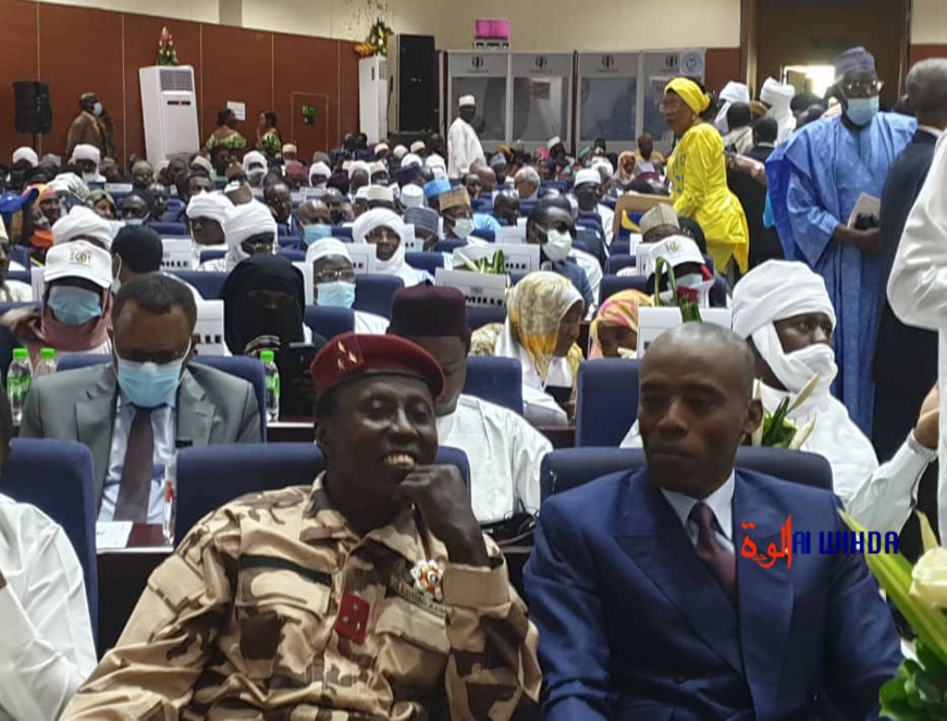 Tchad : le général Idriss Youssouf Boy assiste à l'investiture du président de la transition Tchad : le général Idriss Youssouf Boy assiste à l'investiture du président de la transition