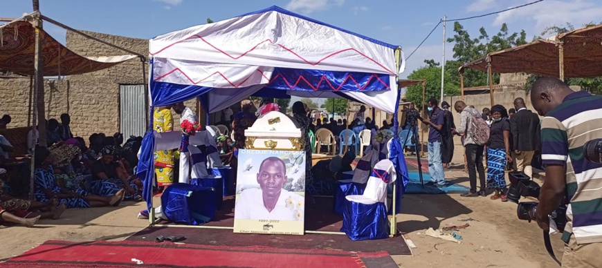 Tchad : obsèques du journaliste Oredjé Narcisse, tué par balles le 20 octobre 2022. © CEFOD