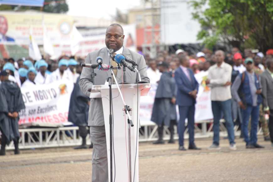 Le ministre Jean Jacques Bouya présentant les projets. Le ministre Jean Jacques Bouya présentant les projets.