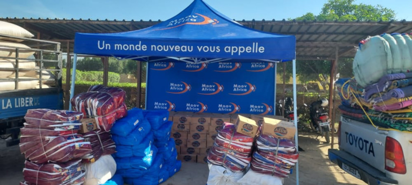 Tchad : Moov Africa exprime sa compassion aux sinistrés des inondations, le 15 novembre 2022 à N'Djamena. © Alwihda Info Tchad : Moov Africa exprime sa compassion aux sinistrés des inondations, le 15 novembre 2022 à N'Djamena. © Alwihda Info