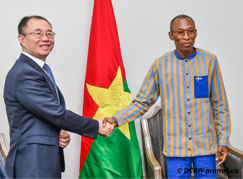 Le Burkina Faso demande à la Chine de lui fournir de l’armement militaire