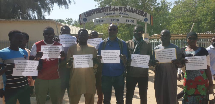 N'Djamena : colère de diplômés en instance d'intégration à la fonction publique N'Djamena : colère de diplômés en instance d'intégration à la fonction publique