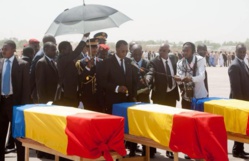 Le Tchad inhume cinq soldats tués au Mali Le Tchad inhume cinq soldats tués au Mali