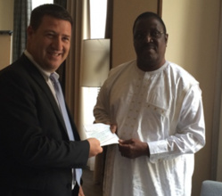 SkyVision fait un don à la Commission nationale contre le virus Ebola en Guinée à travers la contribution des opérateurs économiques