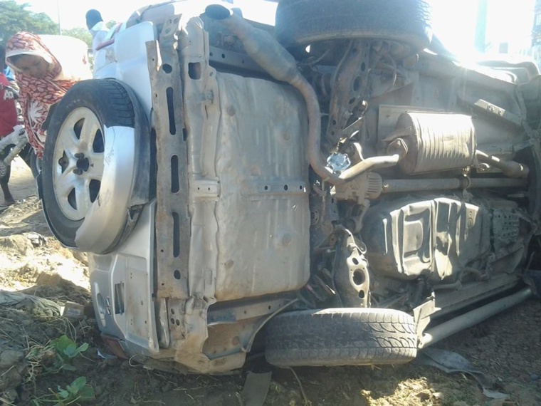 Tchad : Spectaculaire accident de la route à N'Djamena. Photo : Alwihda Info/Malick Mahamat Tidjani Tchad : Spectaculaire accident de la route à N'Djamena. Photo : Alwihda Info/Malick Mahamat Tidjani