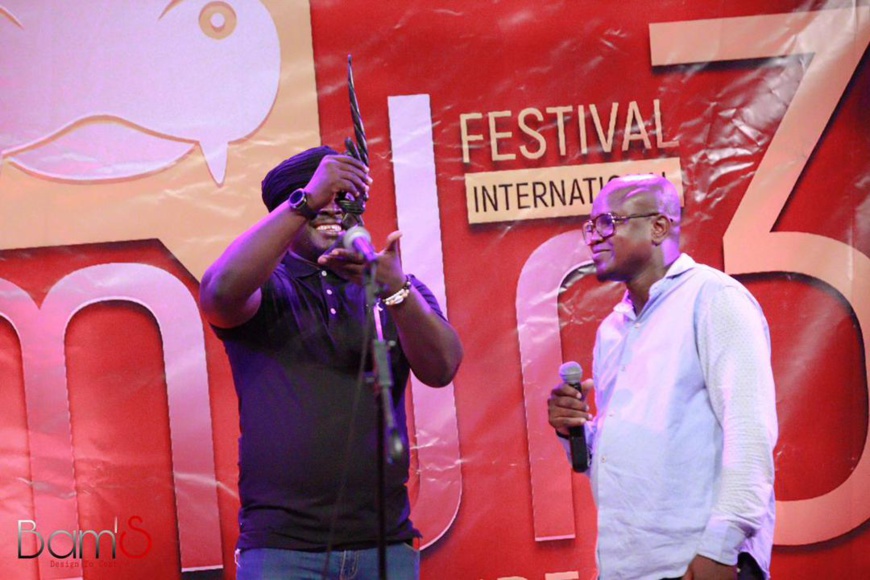 Kartsym et Djigri, récipiendaires du trophée TYI WARA lors du Festival International Mali du Rire Kartsym et Djigri, récipiendaires du trophée TYI WARA lors du Festival International Mali du Rire