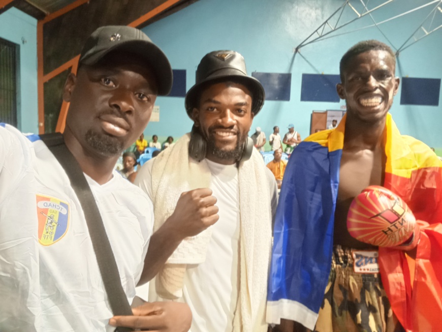 Cameroun : Sindigue Adam, boxeur tchadien, remporte un trophée de boxe à Douala Cameroun : Sindigue Adam, boxeur tchadien, remporte un trophée de boxe à Douala