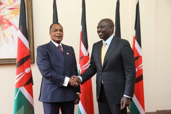 Denis Sassou N'Guesso et William Ruto à Nairobi, en 2022 (Photo d'archive)