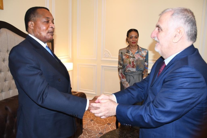 Denis Sassou N'Guesso et Ahmet Albayarat, l'homme d'affaire turc. Denis Sassou N'Guesso et Ahmet Albayarat, l'homme d'affaire turc.