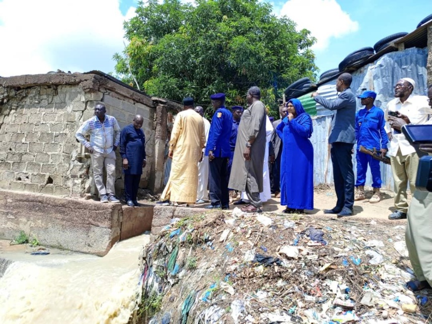 Tchad : la mairie de N’Djamena inspecte les canaux après la pluie Tchad : la mairie de N’Djamena inspecte les canaux après la pluie