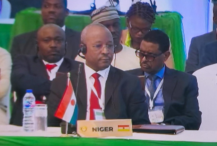 Sommet de la Cédéao : Le président Bazoum représenté par son ministre des Affaires Étrangères, Massoudou Hassoumi Sommet de la Cédéao : Le président Bazoum représenté par son ministre des Affaires Étrangères, Massoudou Hassoumi