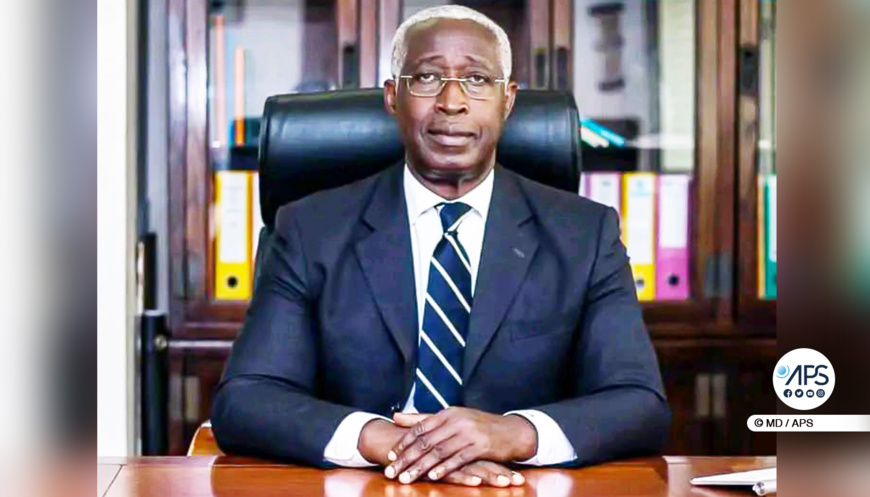 Gabon : l’ex-premier ministre Raymond Ndong Sima à la tête du gouvernement de transition Gabon : l’ex-premier ministre Raymond Ndong Sima à la tête du gouvernement de transition