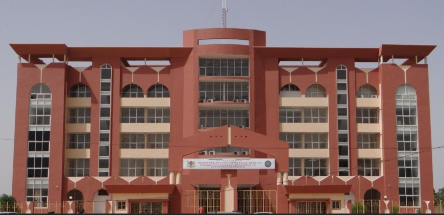 Tchad : des agents informatiques de la Douane lancent un ultimatum pour leur salaire Tchad : des agents informatiques de la Douane lancent un ultimatum pour leur salaire